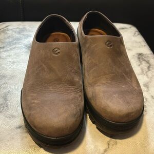 BN ECCO Mules. Brown. Size 36!…Runs big 36-37 in my opinion. Comfortable 🌹